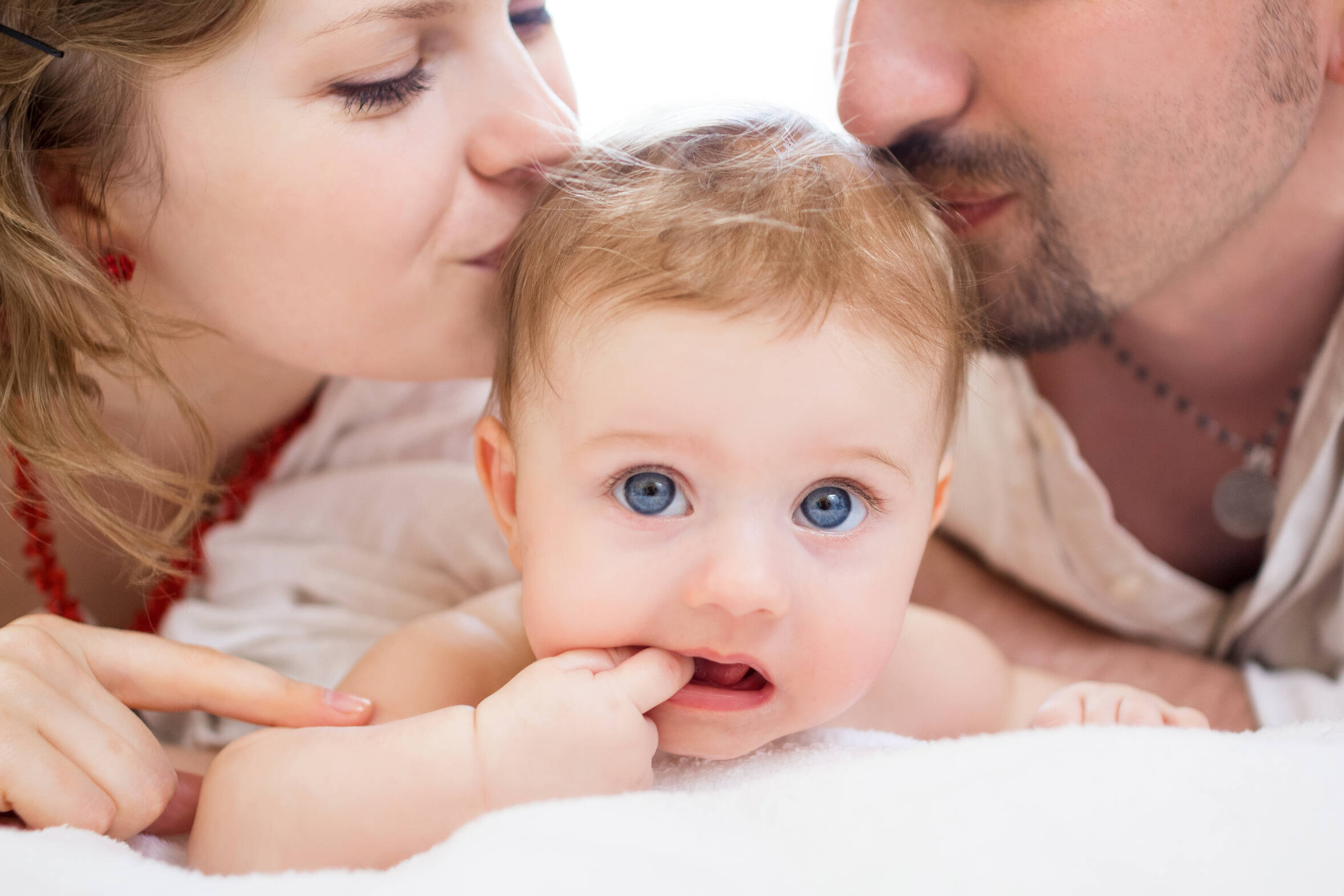 Abbildung: Eltern mit Baby, Hebammenstützpunkt Oberkirch